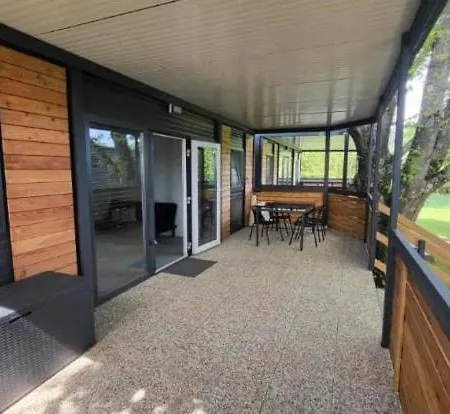 Big Berry Kolpa - Kiwi Mobile House, Metlika شقة